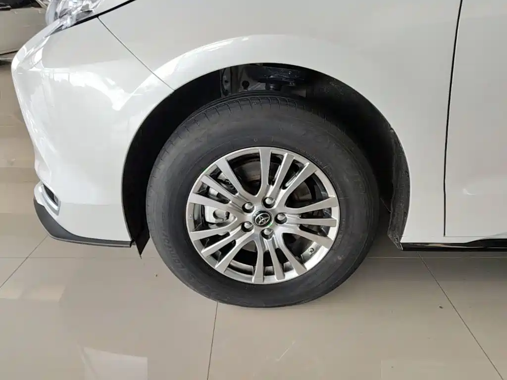 Toyota Sienna — миниатюра 23