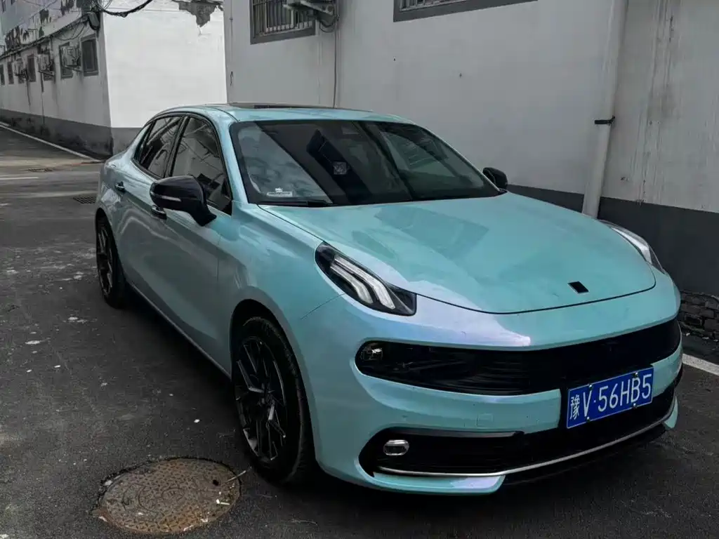 Lynk & Co 03