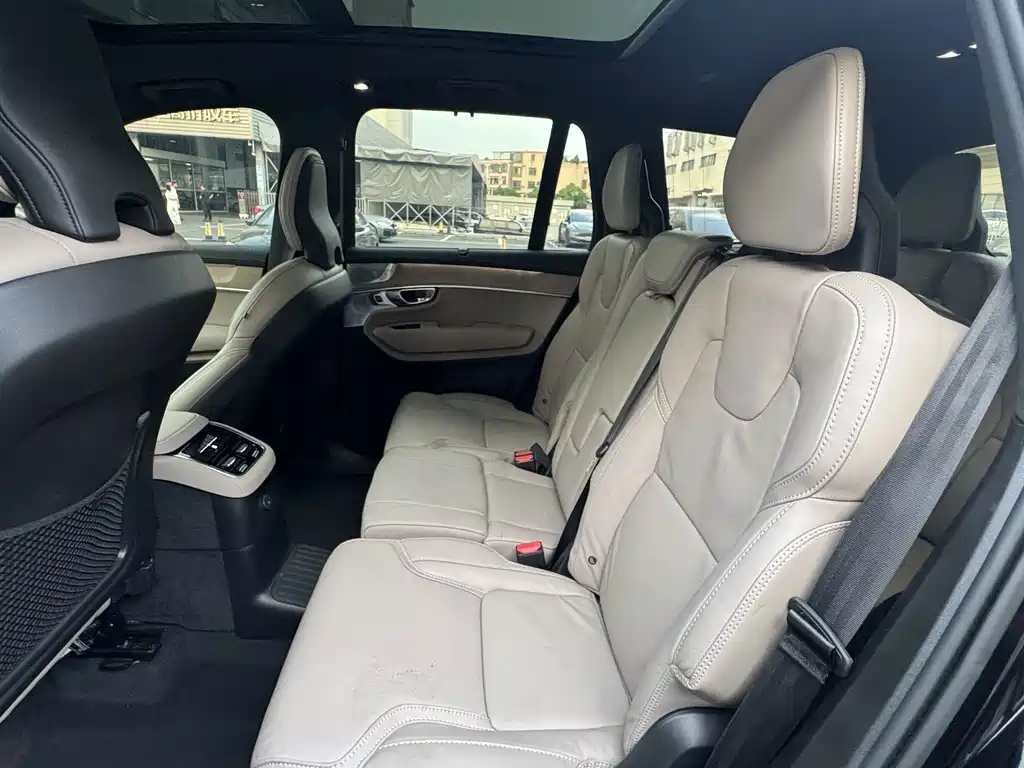 Volvo XC90 PHEV — миниатюра 10