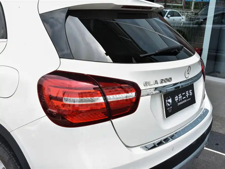Mercedes-Benz GLA — миниатюра 12