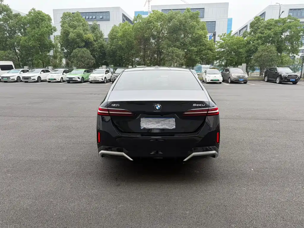 BMW 5 Series — миниатюра 7