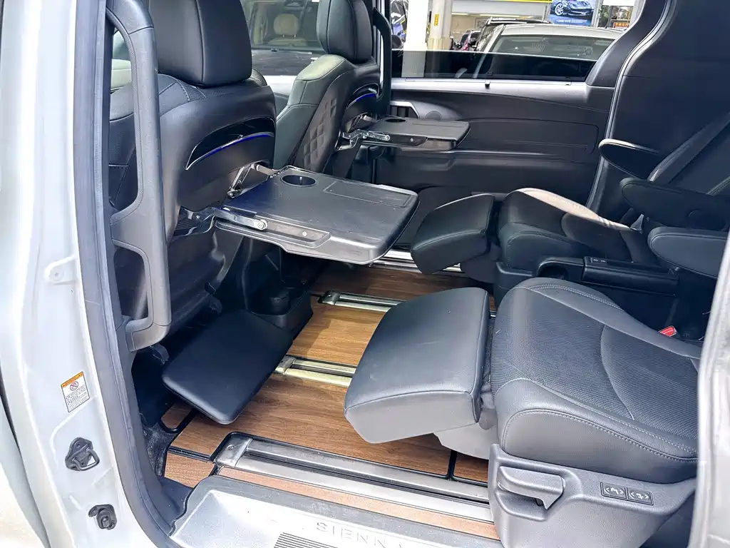 Toyota Sienna — миниатюра 10