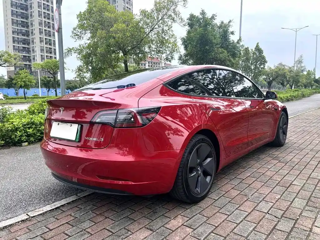 Tesla Model 3 — миниатюра 7