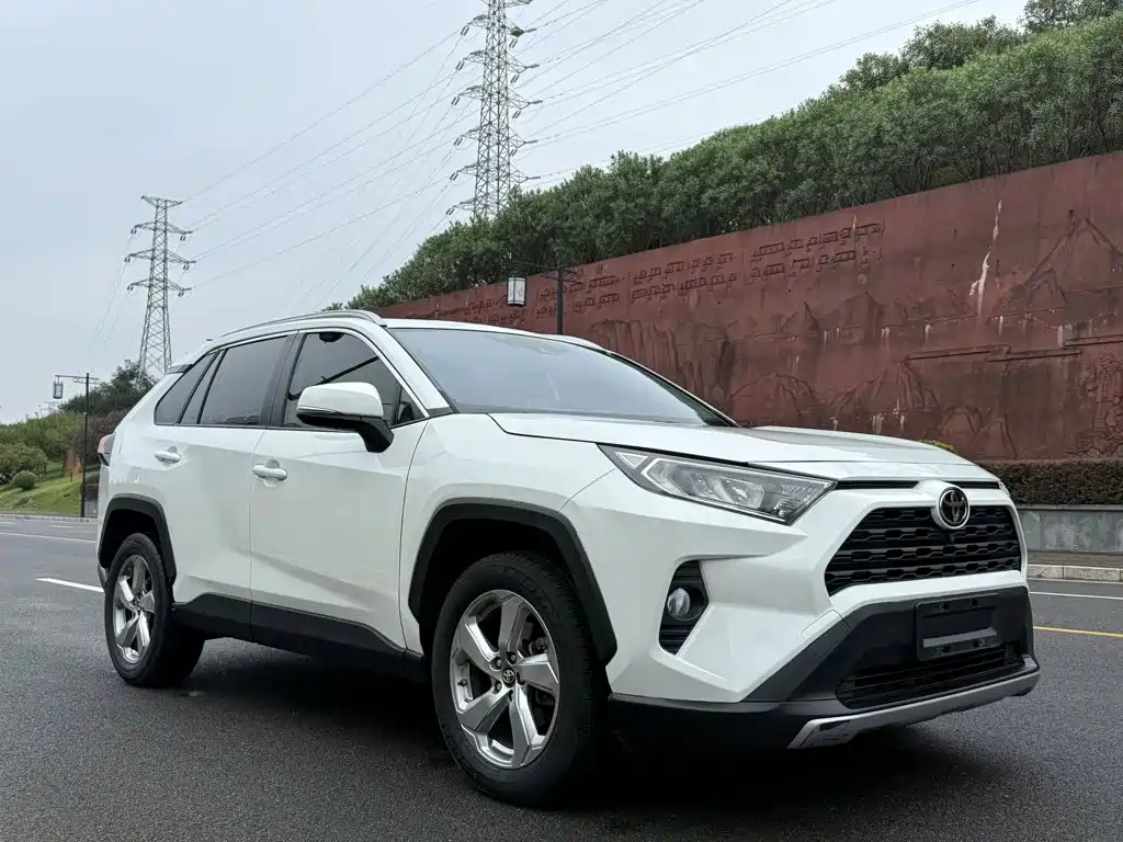 Toyota RAV4 — миниатюра 3