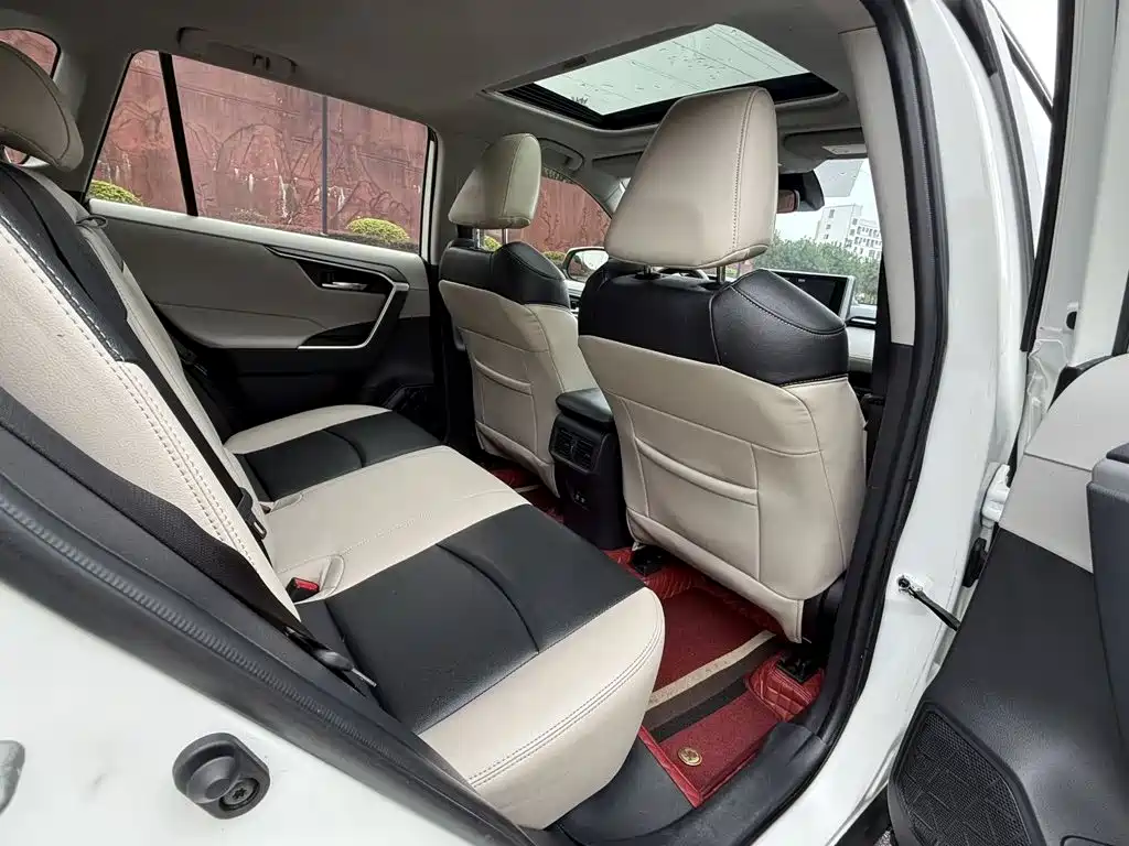 Toyota RAV4 — миниатюра 13