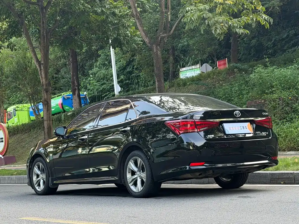 Toyota Crown — миниатюра 5