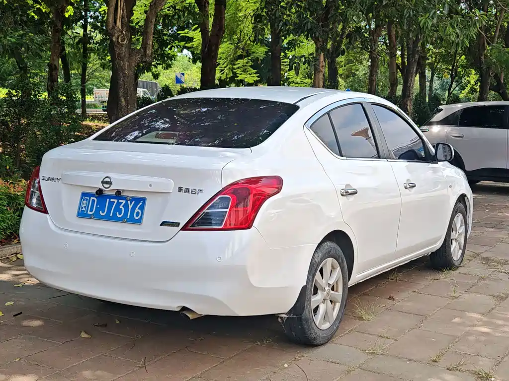 Nissan Sunny — миниатюра 3