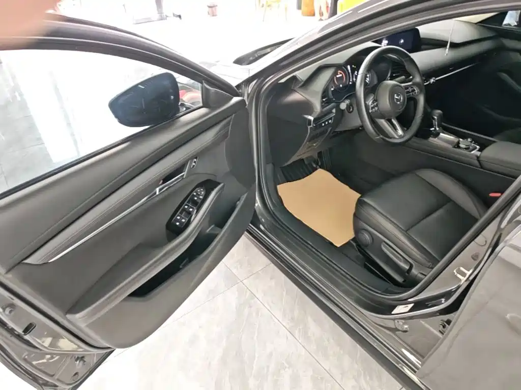 Mazda 3 Axela — миниатюра 16