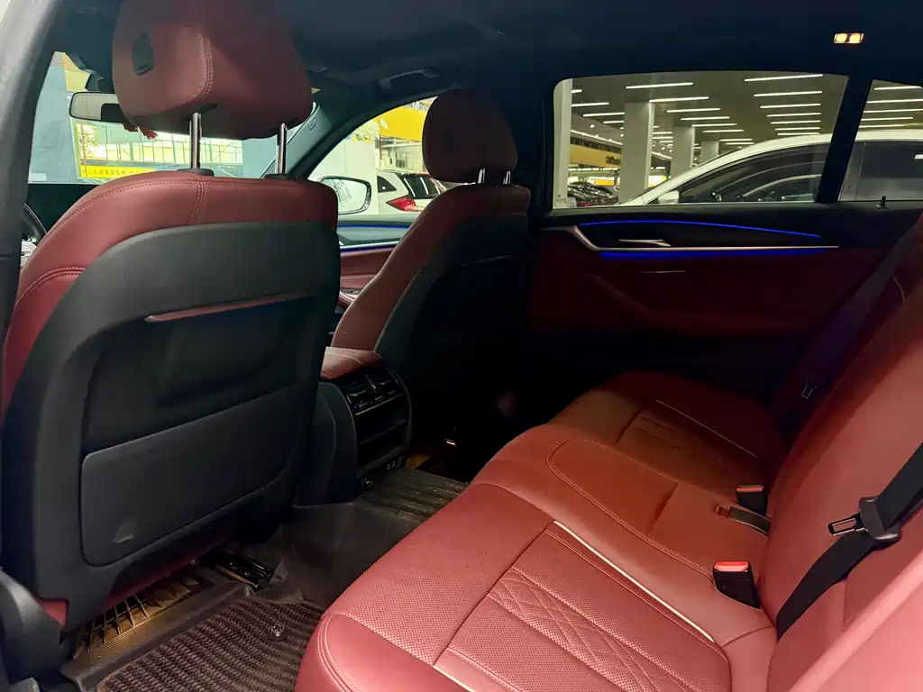 BMW 5 Series — миниатюра 11