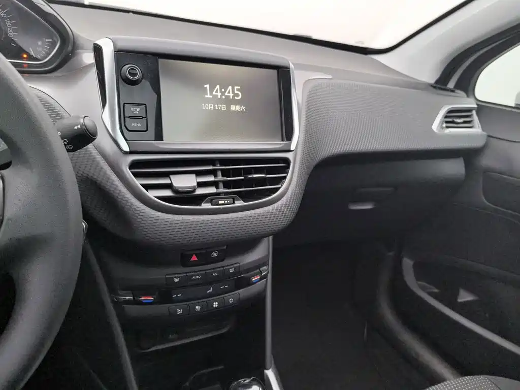 Peugeot 2008 — миниатюра 12