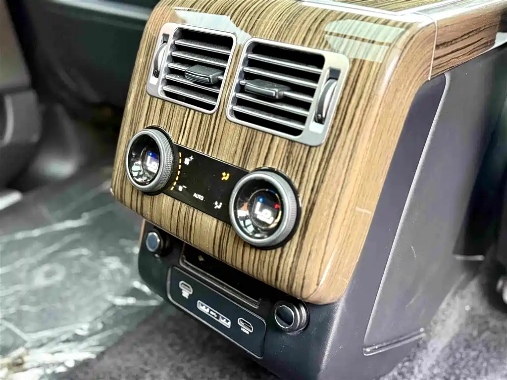 Land Rover Range Rover — миниатюра 17