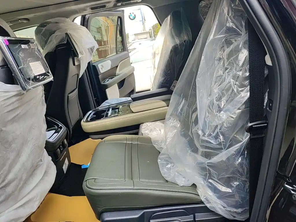 Lincoln Navigator — миниатюра 17