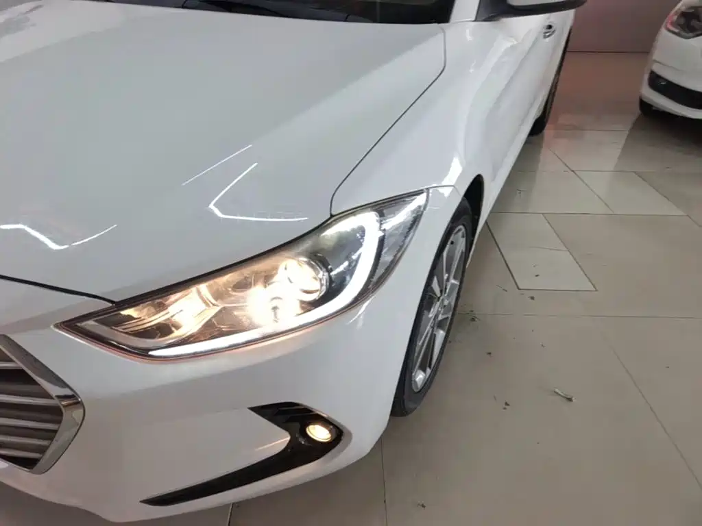 Hyundai Elantra — миниатюра 24
