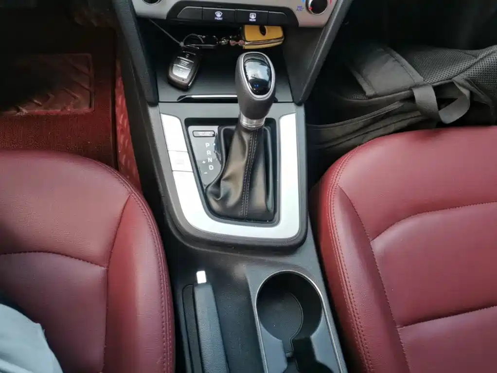 Hyundai Elantra — миниатюра 14