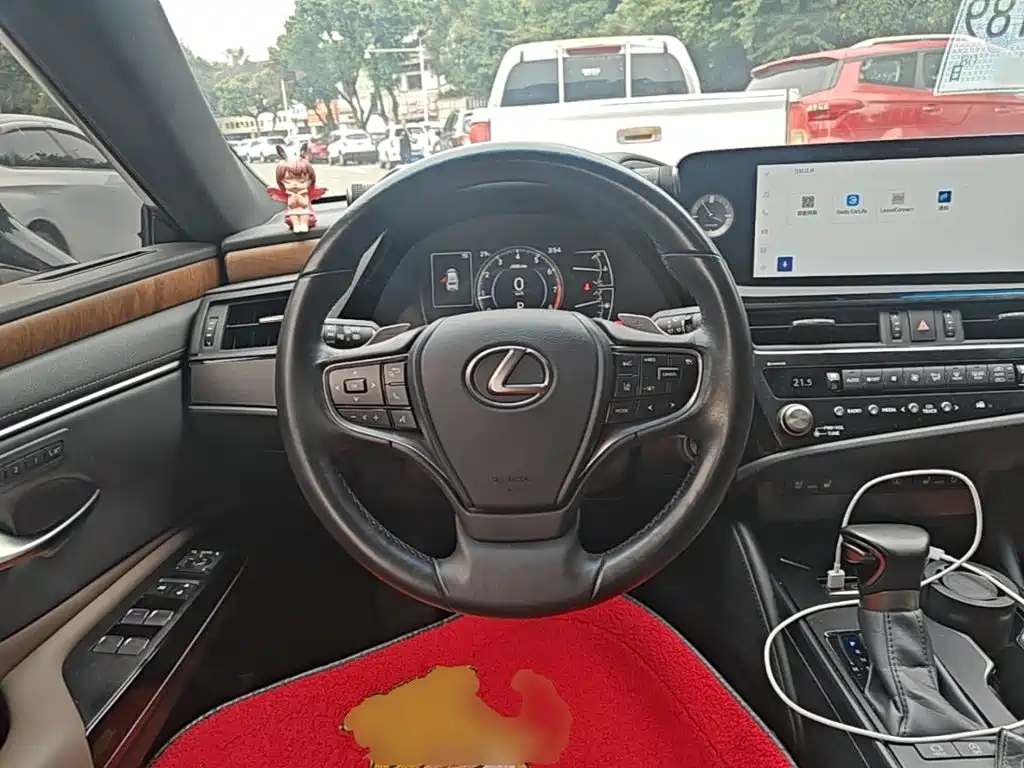 Lexus ES — миниатюра 11