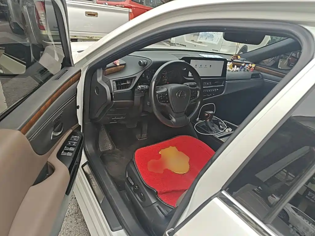 Lexus ES — миниатюра 16