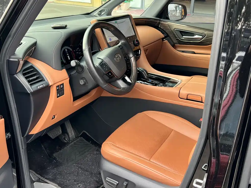 Toyota Alphard — миниатюра 3