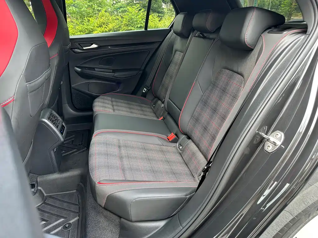 Volkswagen Golf GTI — миниатюра 11