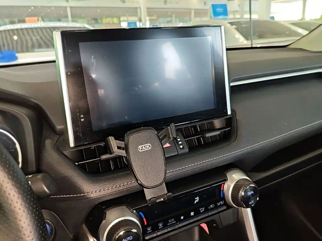 Toyota RAV4 — миниатюра 13