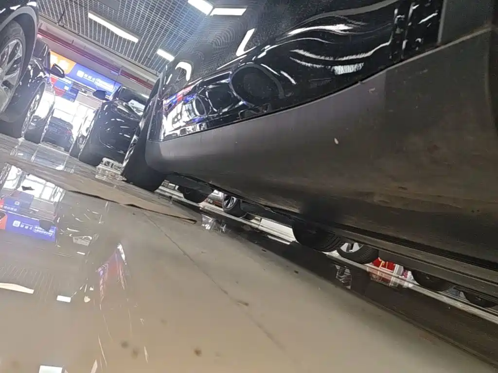 Tesla Model Y — миниатюра 21
