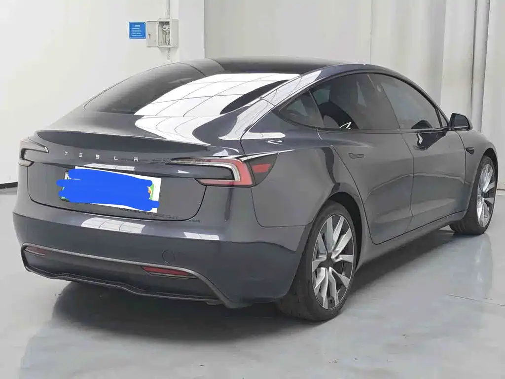 Tesla Model 3 — миниатюра 12