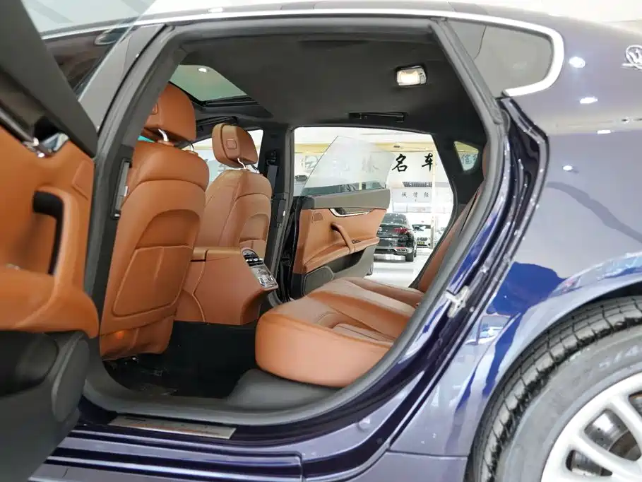 Maserati Quattroporte — миниатюра 6
