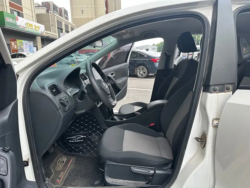 Volkswagen Polo — миниатюра 6