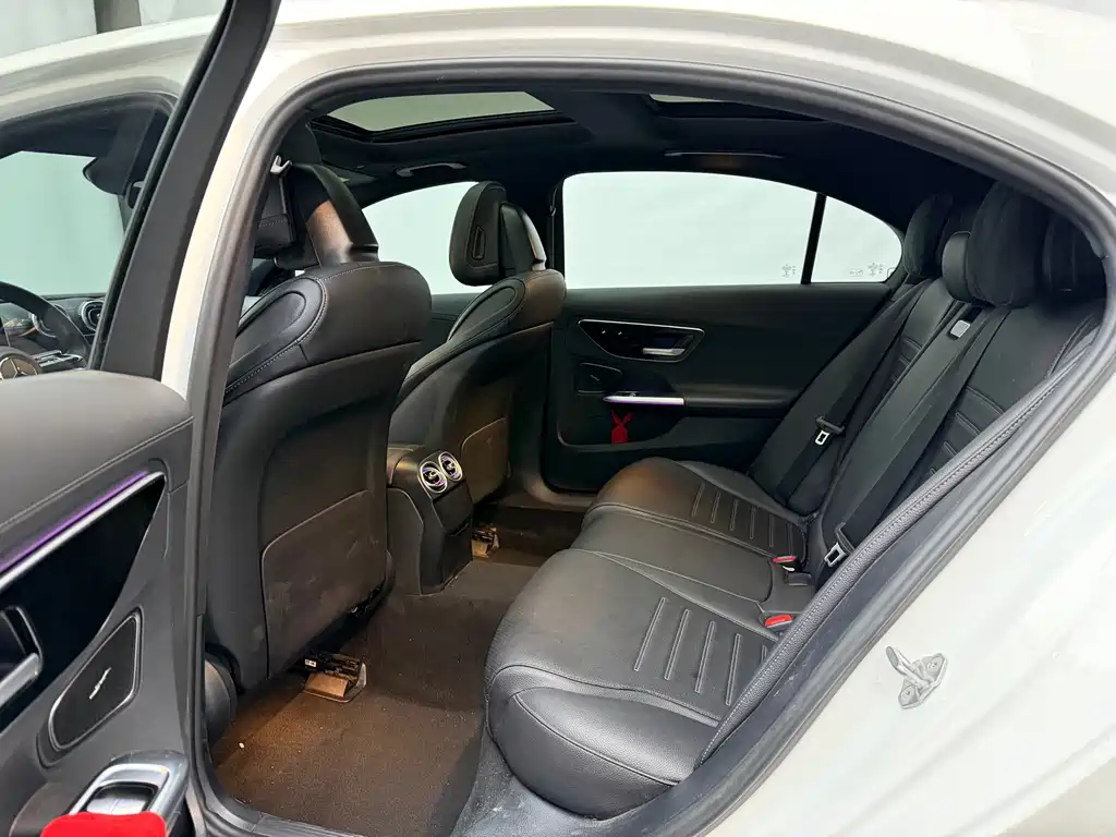 Mercedes-Benz C-Class — миниатюра 13