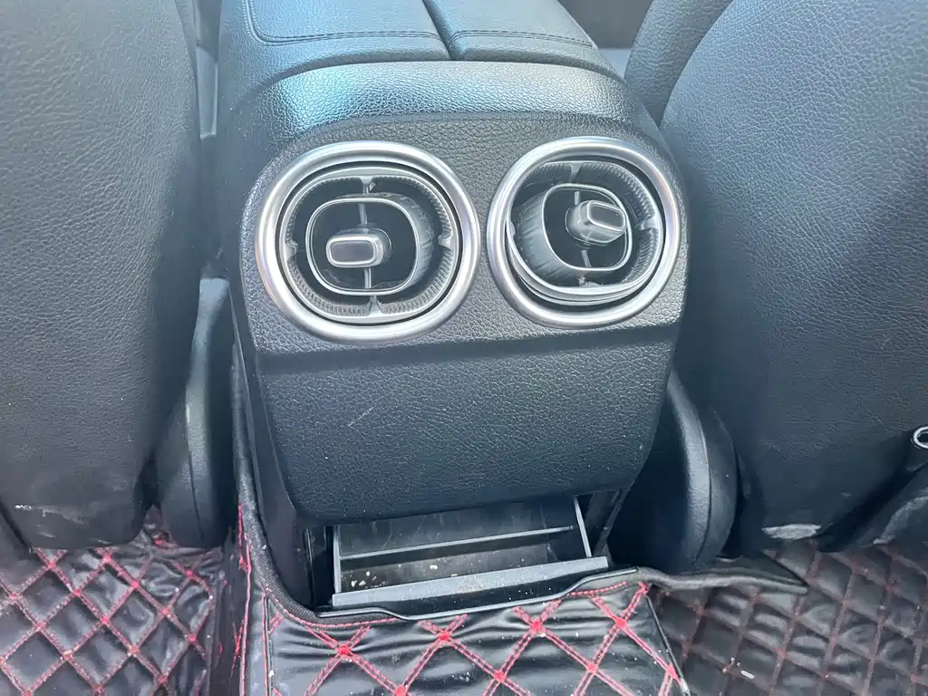 Mercedes-Benz C-Class — миниатюра 10