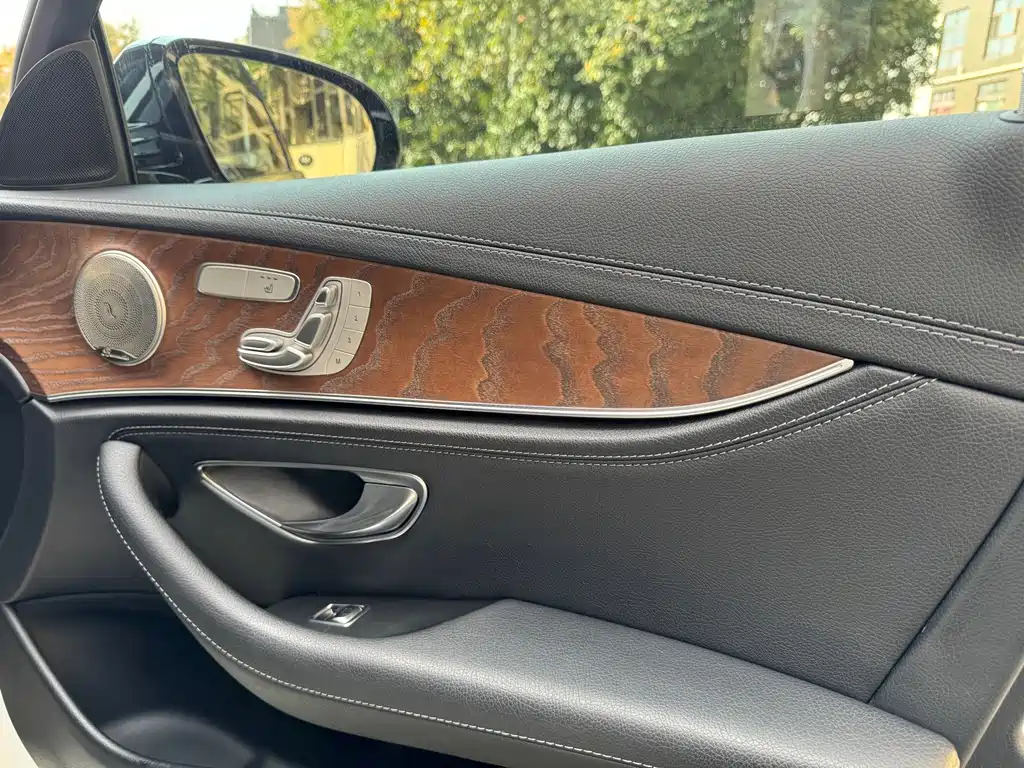 Mercedes-Benz E-Class — миниатюра 12