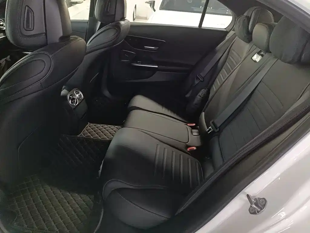 Mercedes-Benz C-Class — миниатюра 17