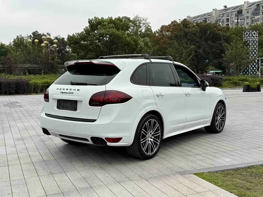 Porsche Cayenne — миниатюра 16