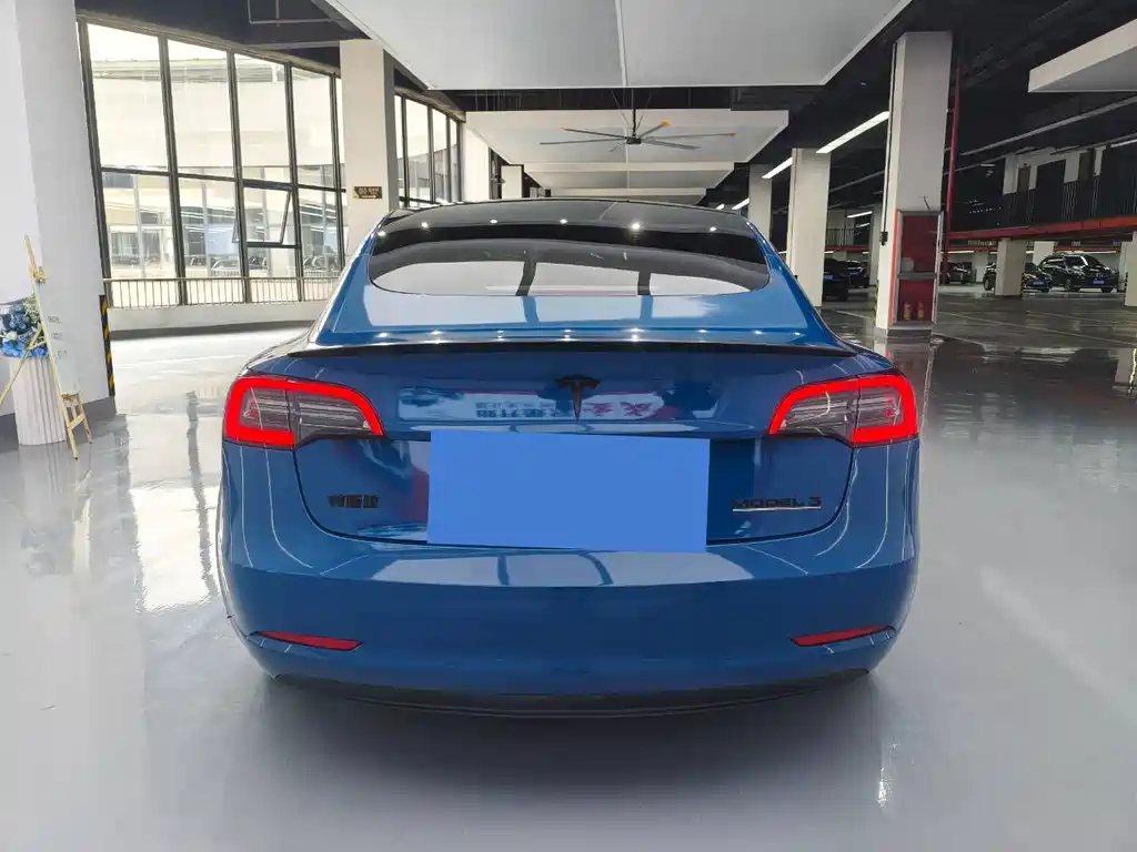 Tesla Model 3 — миниатюра 10