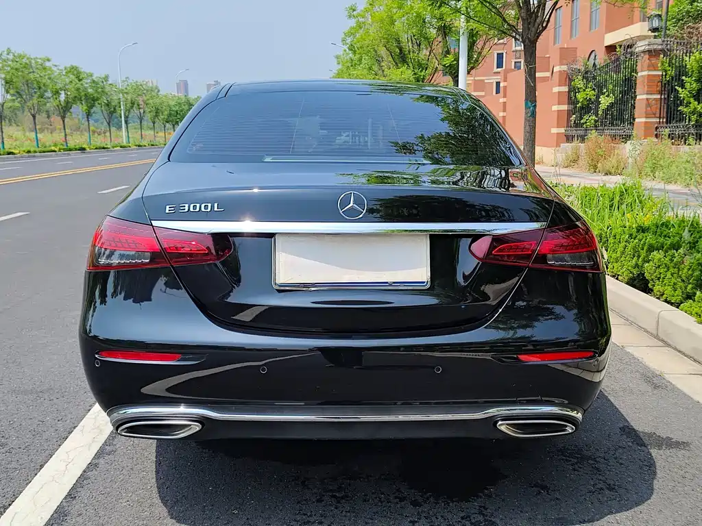 Mercedes-Benz E-Class — миниатюра 33