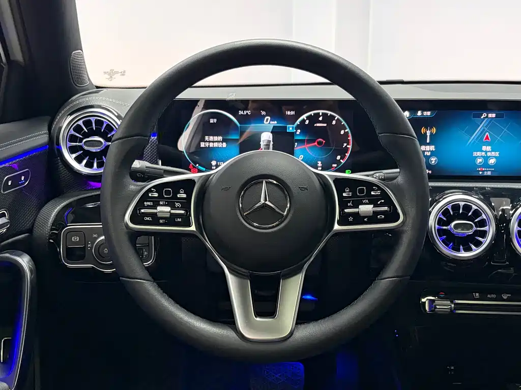 Mercedes-Benz A-Class — миниатюра 8