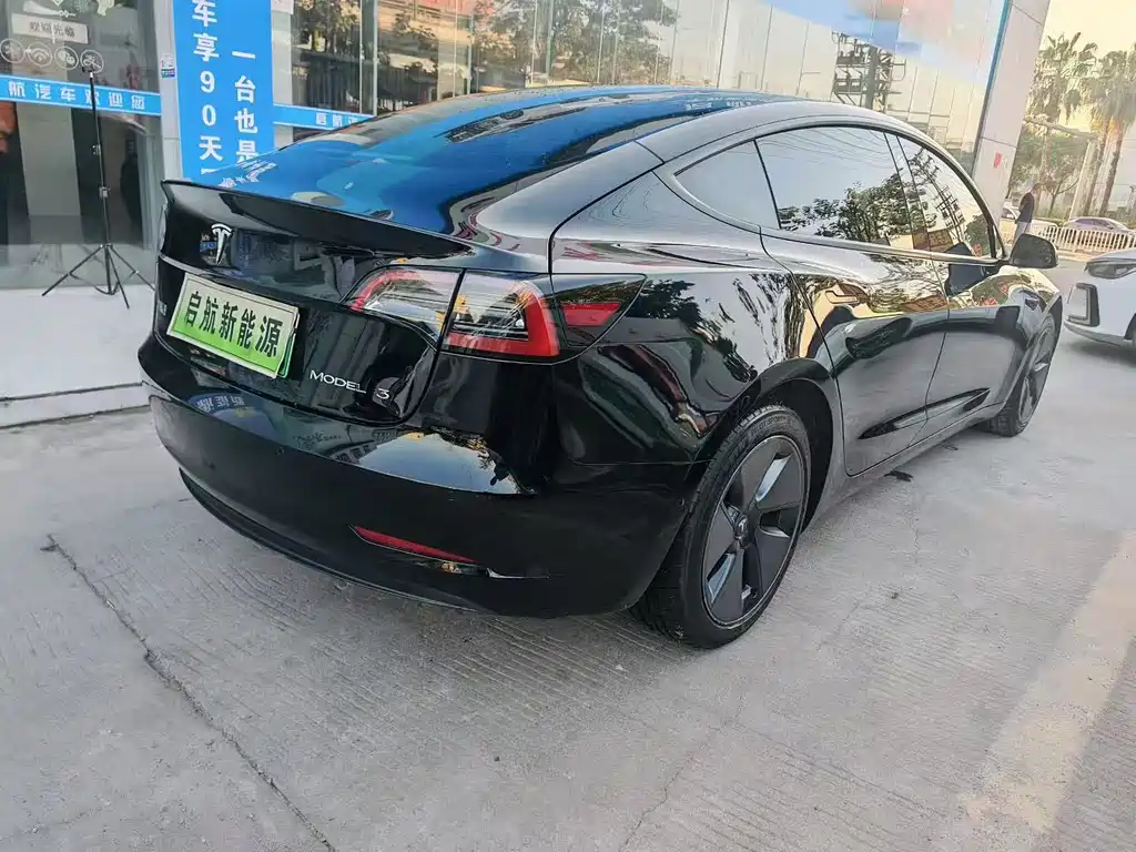 Tesla Model 3 — миниатюра 9