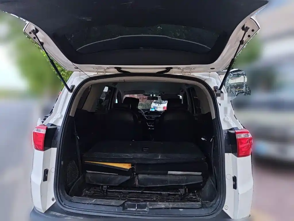 Wuling Hongguang S3 — миниатюра 10