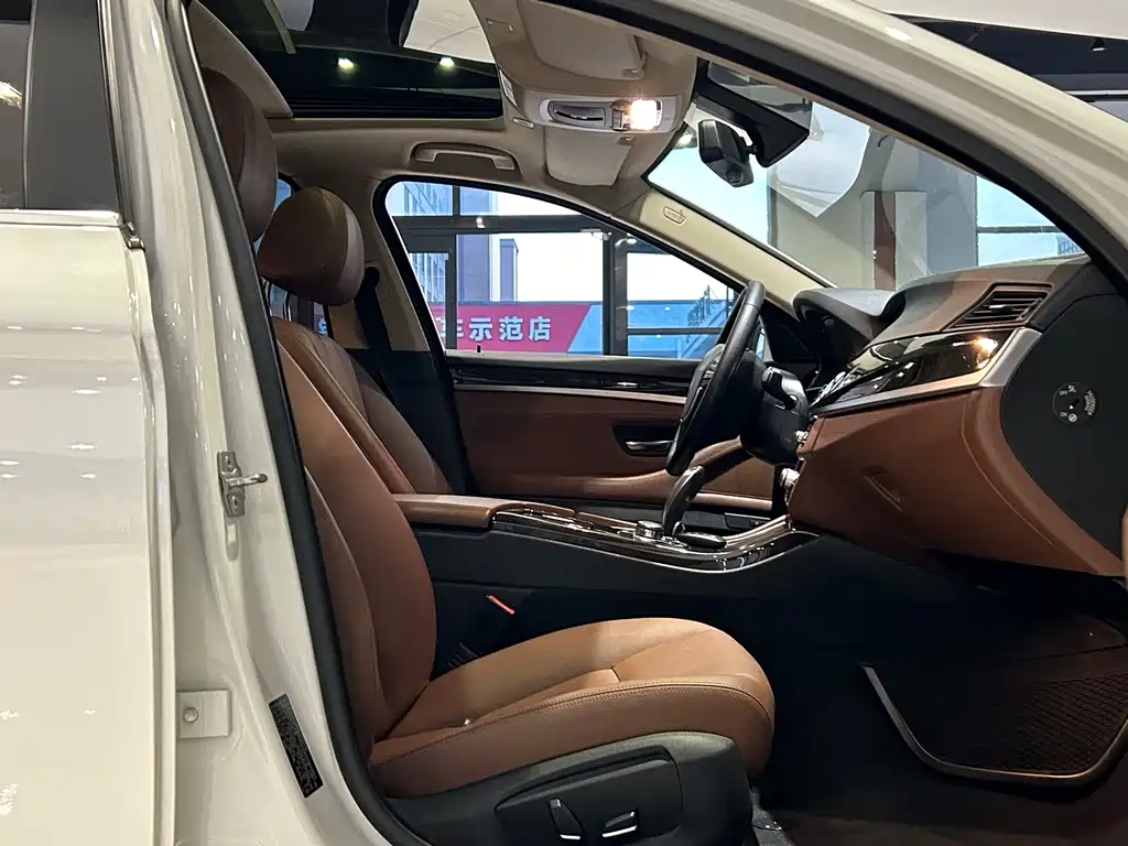 BMW 5 Series — миниатюра 27