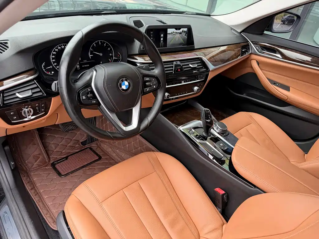 BMW 5 Series — миниатюра 9