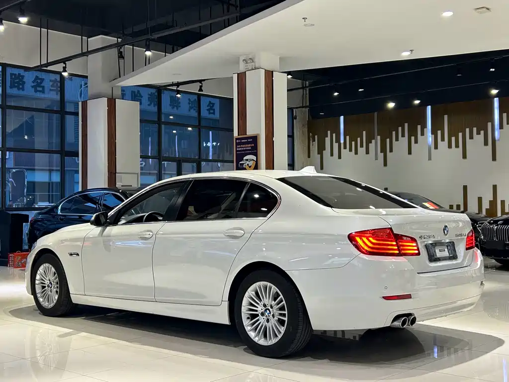 BMW 5 Series — миниатюра 32