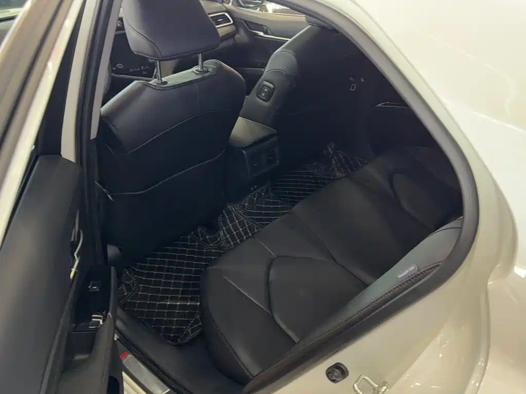 Toyota Camry — миниатюра 9
