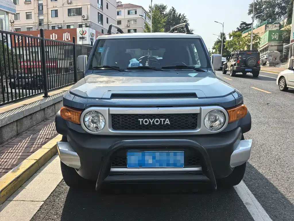 Toyota FJ Cruiser — миниатюра 2