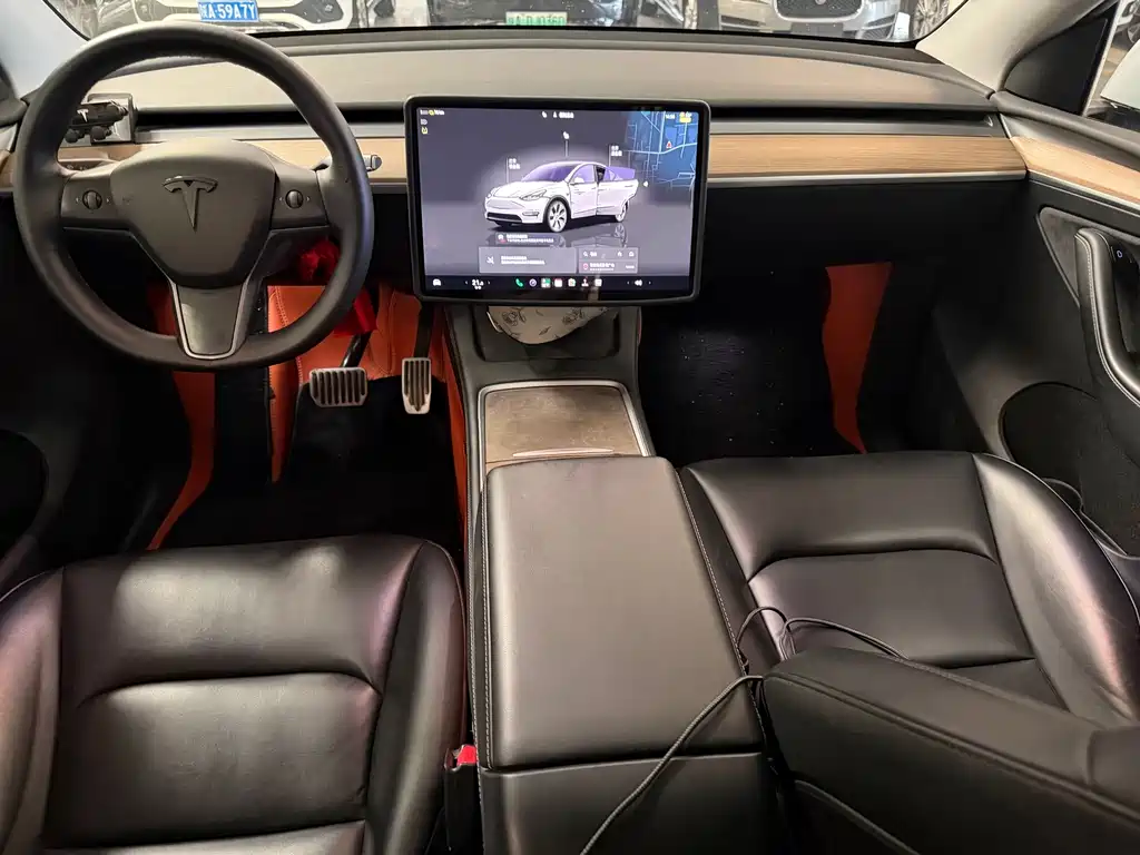 Tesla Model Y — миниатюра 11