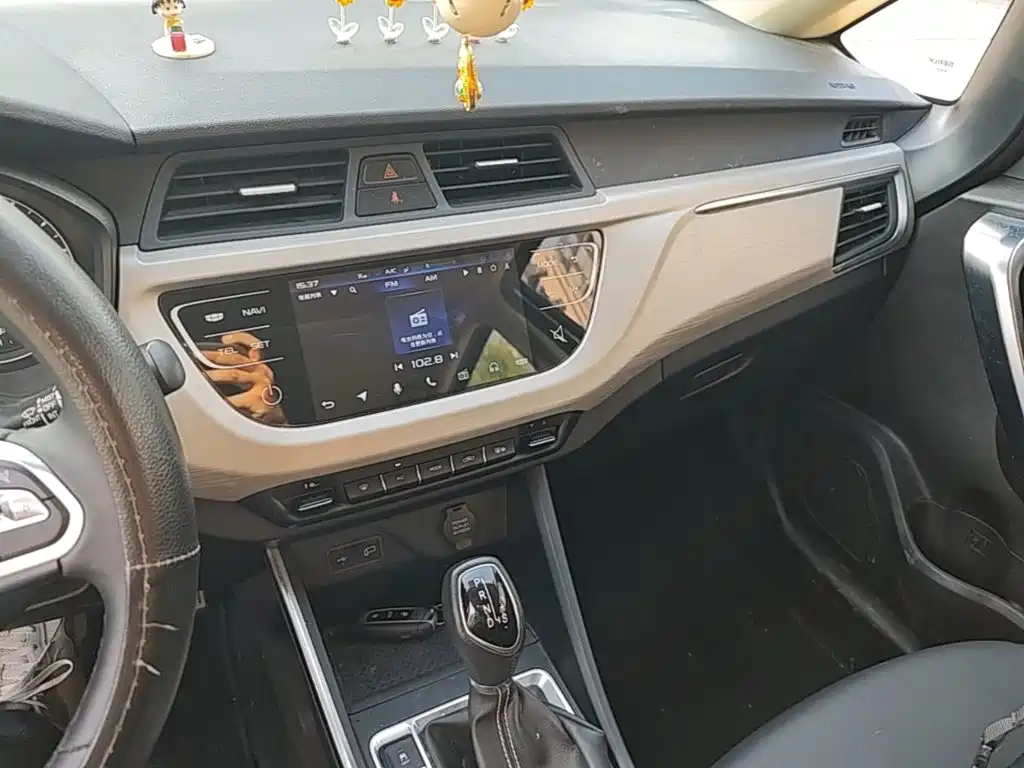 Geely Vision X3 — миниатюра 13