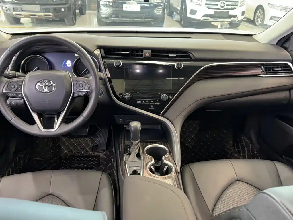 Toyota Camry — миниатюра 10