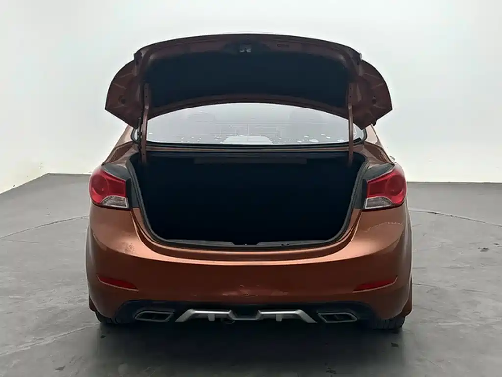 Hyundai Elantra Langdong — миниатюра 10