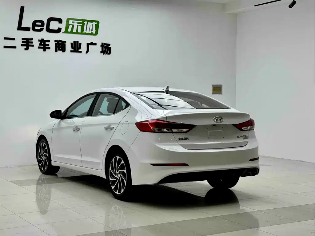 Hyundai Elantra — миниатюра 4