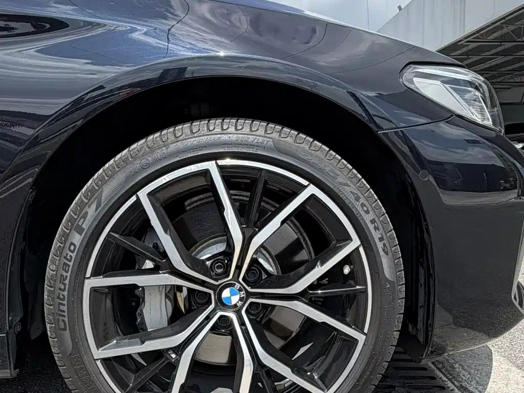 BMW 5 Series — миниатюра 8