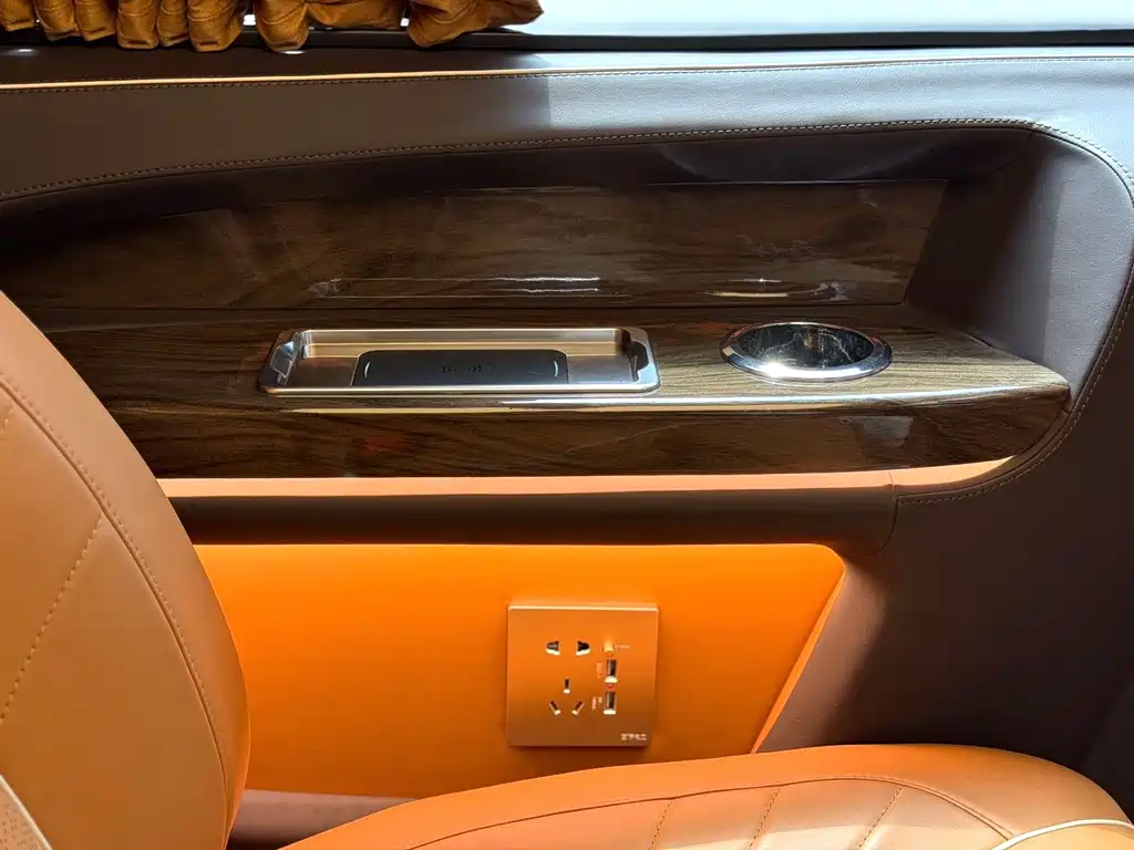 Mercedes-Benz V-Class — миниатюра 8