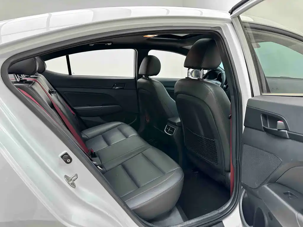 Hyundai Elantra — миниатюра 14